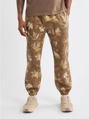 NWOT BP. Fleece Camo Joggers Size Medium Mens